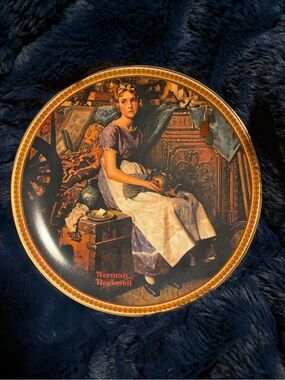 Knowles Decorative Collector Plate - White with COA